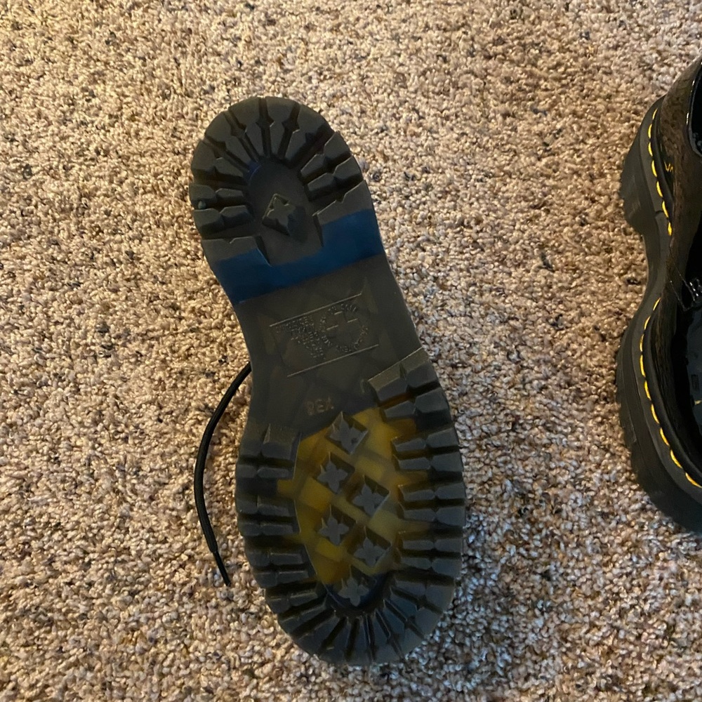 Dr Martins size UK 3. Worn 2 times.